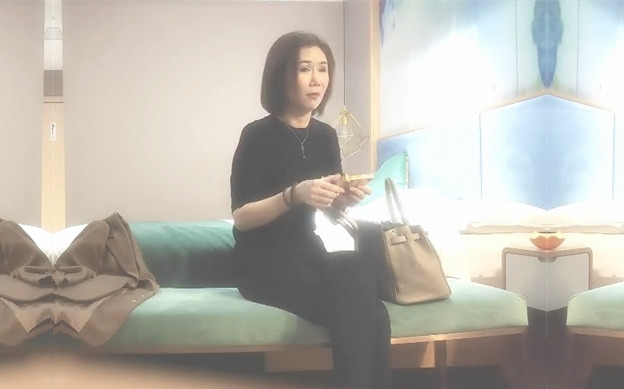 短发 人 妻 骚 熟 女 苗条身材大长腿胖子就好 这 口 扛起 双 腿 沙 发 操 的 吱吱响 骚 女 搞舒服了