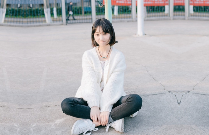 大二学 生 妹 寒冷冬夜约到家中沙发抠 穴 舔 胸 还是个一 线 天 啪 啪 干青春 肉 体 胖 哥 爽了